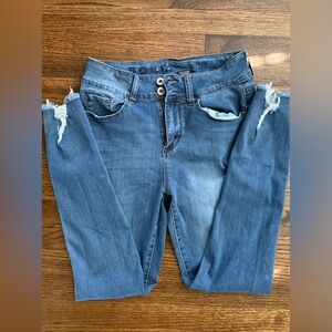 Stylish Blue Distressed Women Jeans